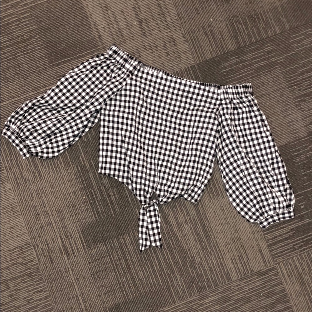 Black and white checkered off the shoulder blouse!